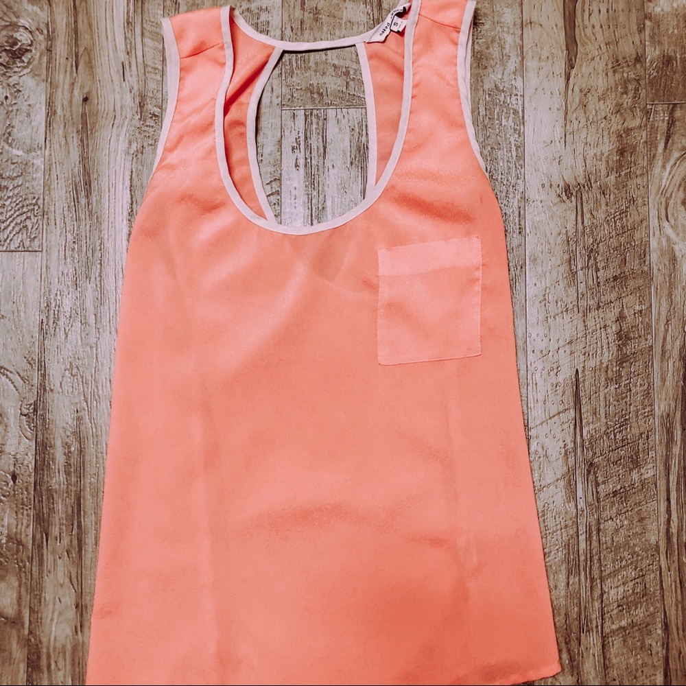 🌵2/$25 SALE ! CORAL BACKLESS TANK TOP🌵